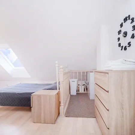 Revalia T1 Airport-bus Station Таллин