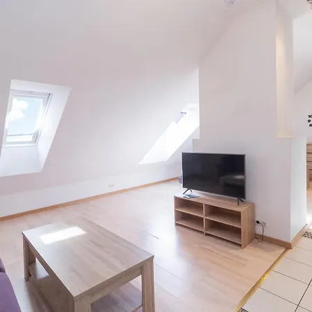 Revalia T1 Airport-bus Station * تالين