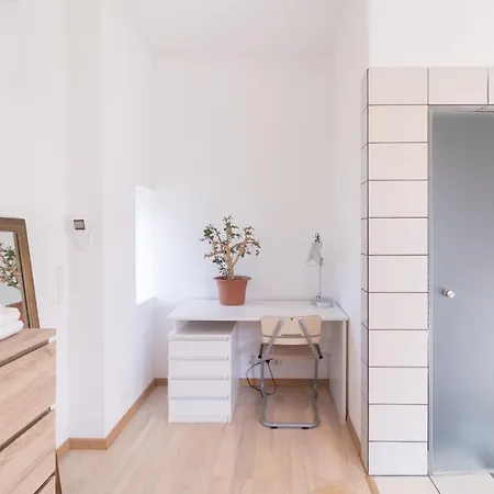 Revalia T1 Airport-bus Station تالين