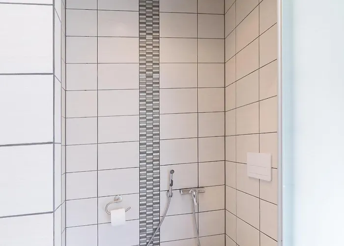 Revalia T1 Airport-bus Station Lägenhet *